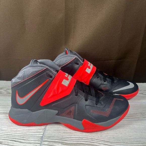 Nike Lebron Zoom Soldier VII 7 Mens Black Red Basketball Shoes Size 9 - Picture 1 of 9
